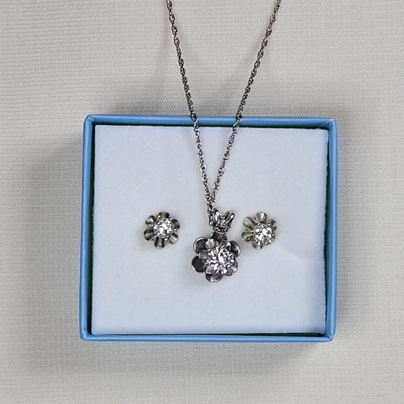 Vintage Women Diamond Buttercup Earrings and Necklace Set